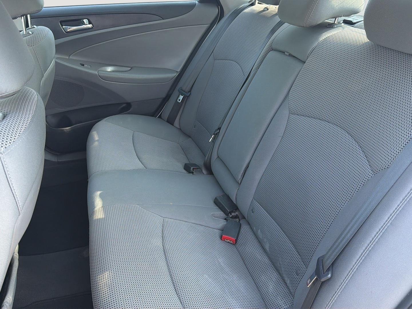Used 2014 Pearl White Hyundai GLS image 17