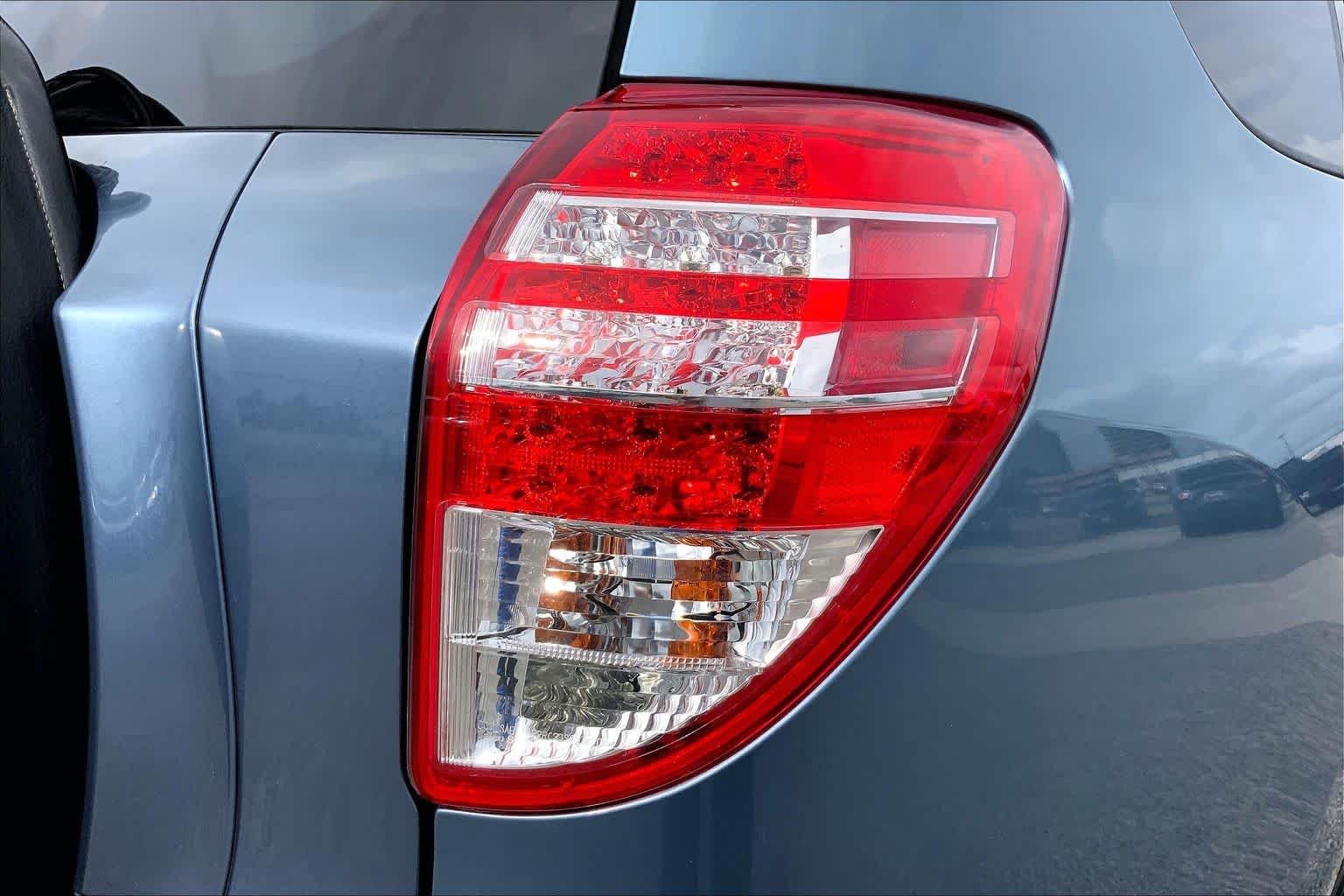 Used 2010 Pacific Blue Metallic Toyota  image 9