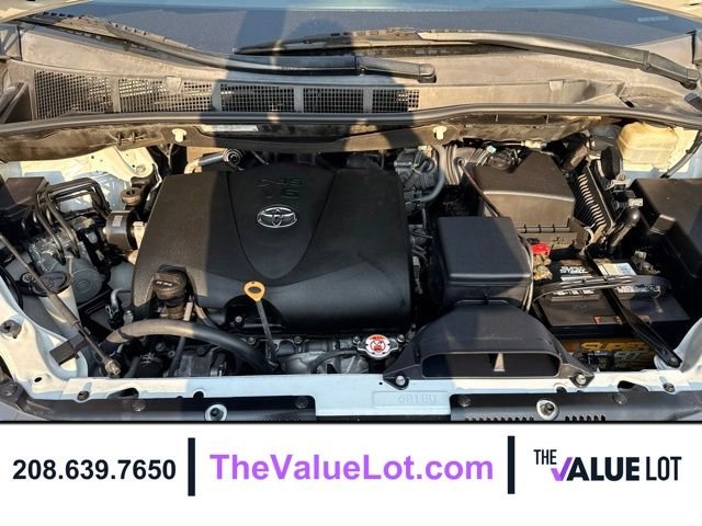 Used 2017 White Toyota XLE Premium image 10