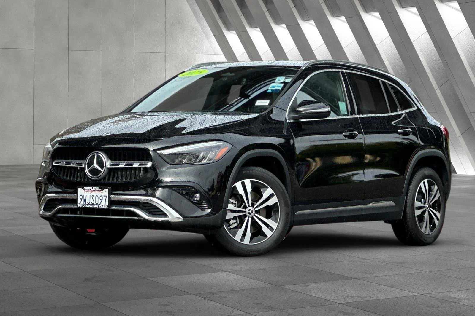 Used 2025 Black Mercedes-Benz GLA 250 image 2