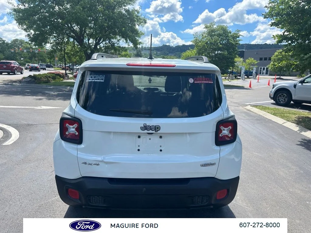 Used 2017 White Jeep Latitude image 6