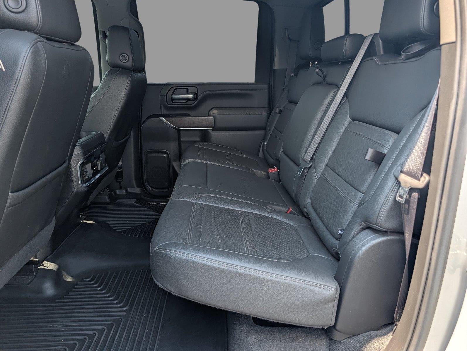 Used 2022 White Frost Tricoat GMC Denali image 34
