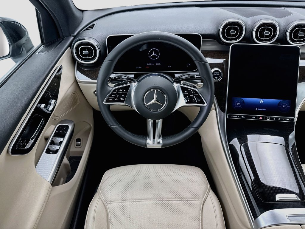 Used 2026 Black Mercedes-Benz GLC 300 image 10