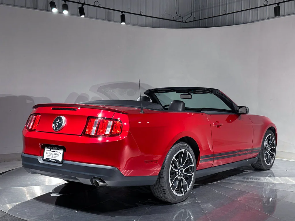 Used 2010 Red Ford V6 image 6