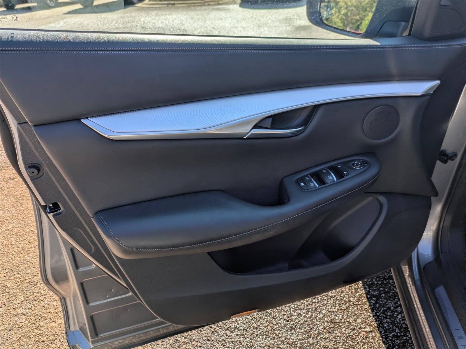 Used 2020  INFINITI  image 10