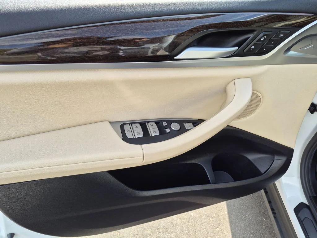 Used 2024 White BMW sDrive30i image 15