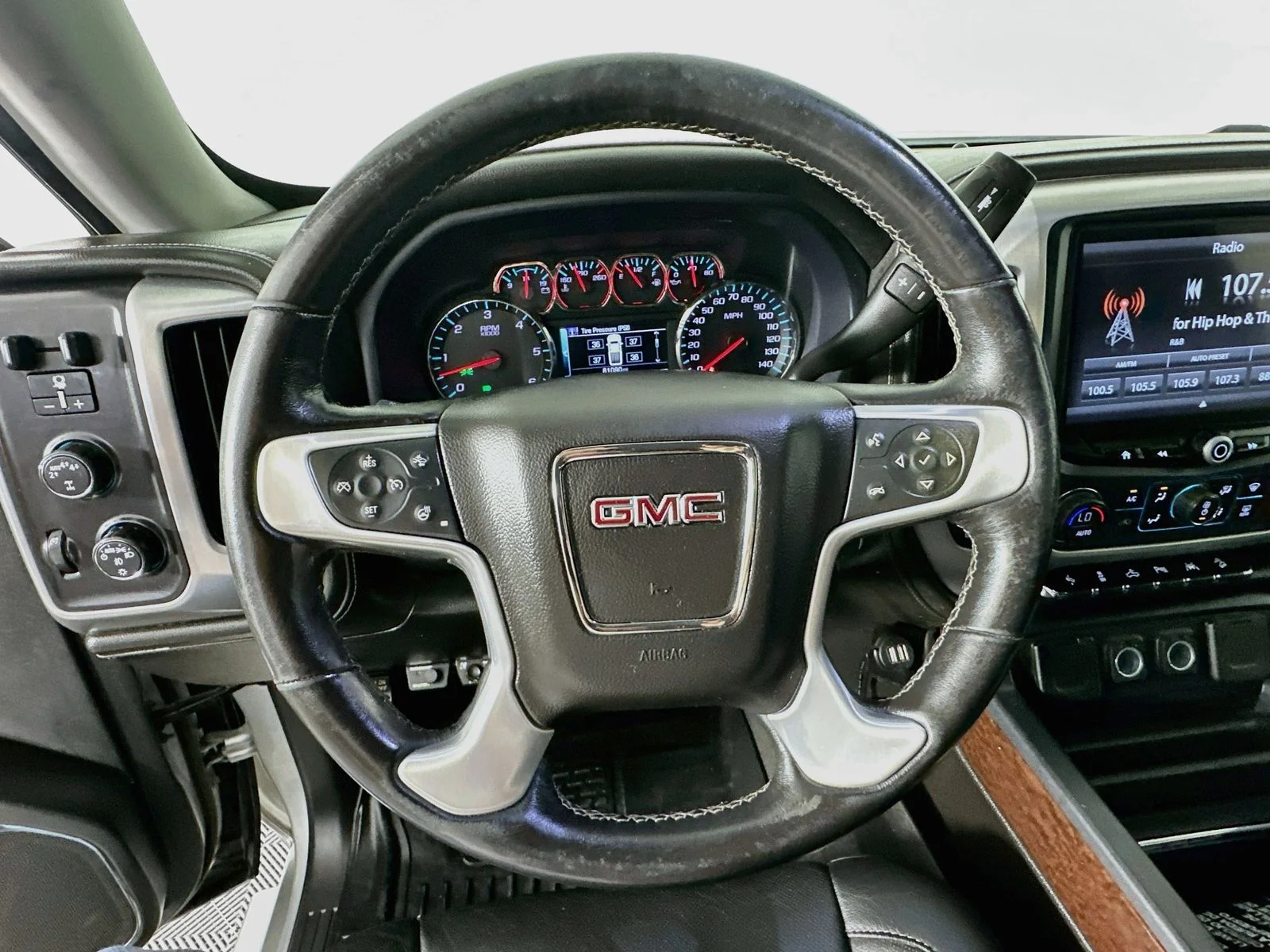 Used 2018 Quicksilver Metallic GMC SLT image 12
