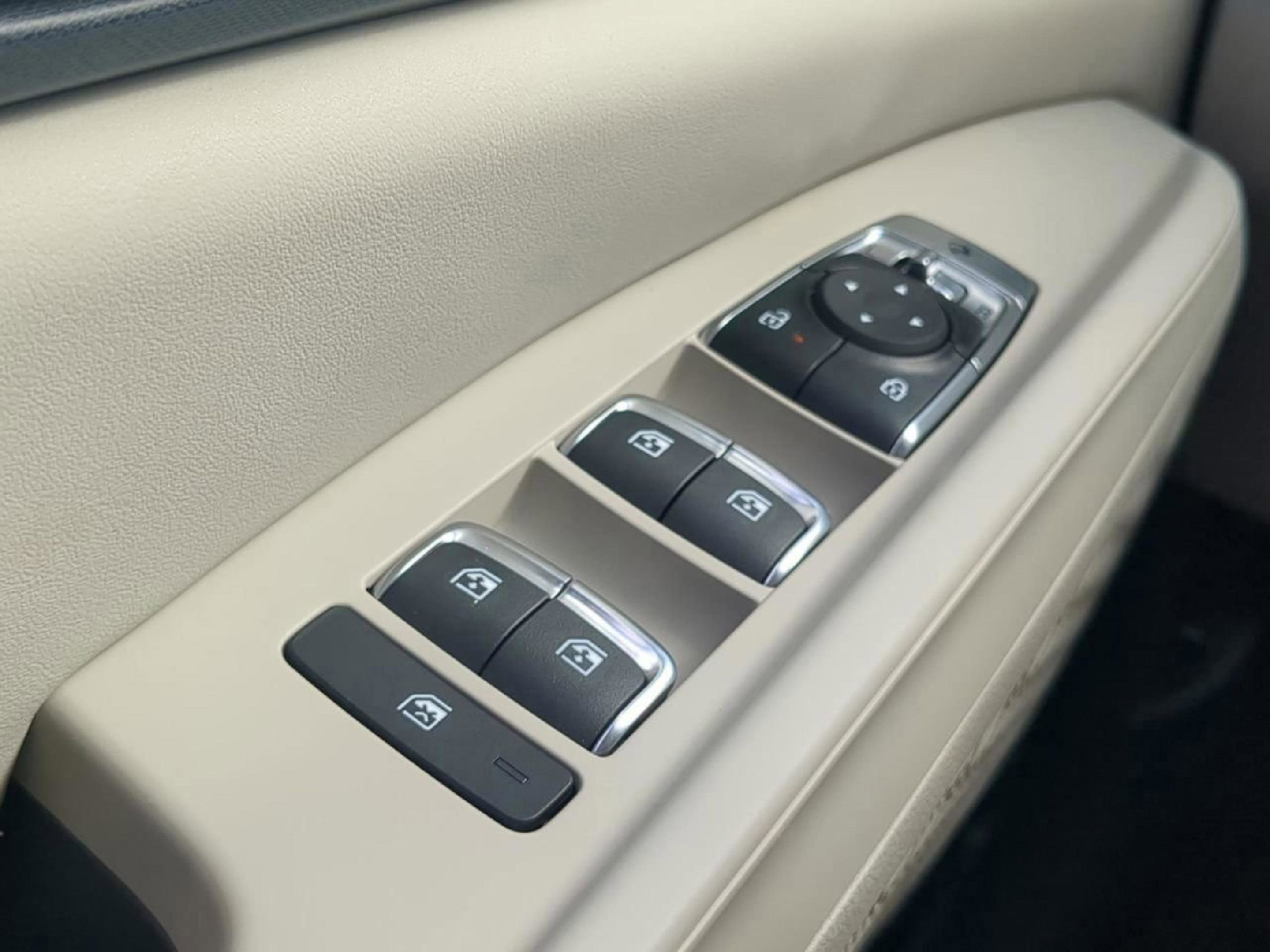 New 2026 Ivory Silver Kia EX image 30