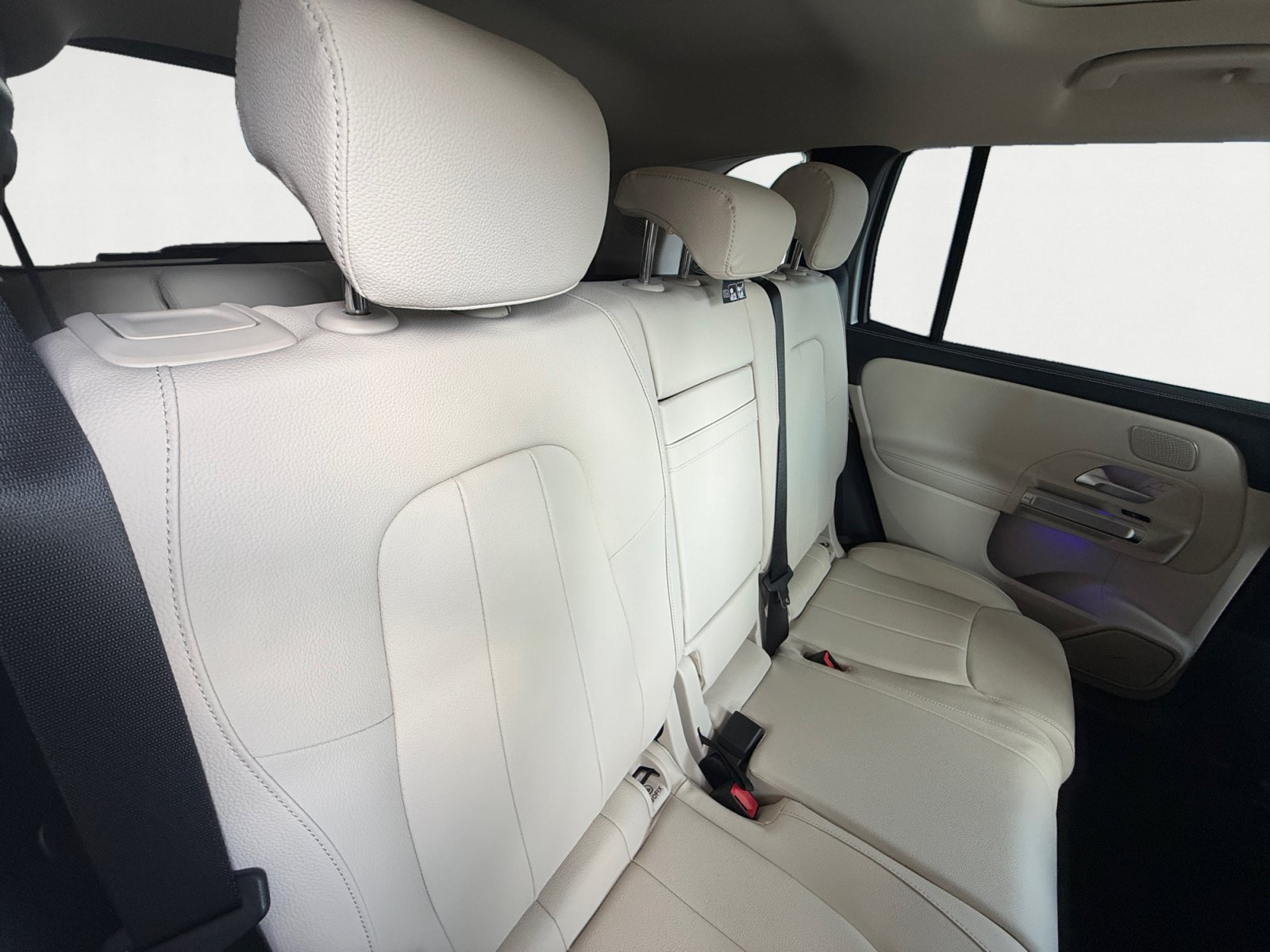 New 2026 Cirrus Silver Metallic Mercedes-Benz GLB 250 image 18