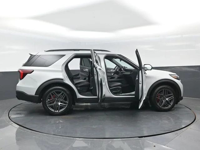 New 2027 Avalanche Gray Ford ST-Line image 29