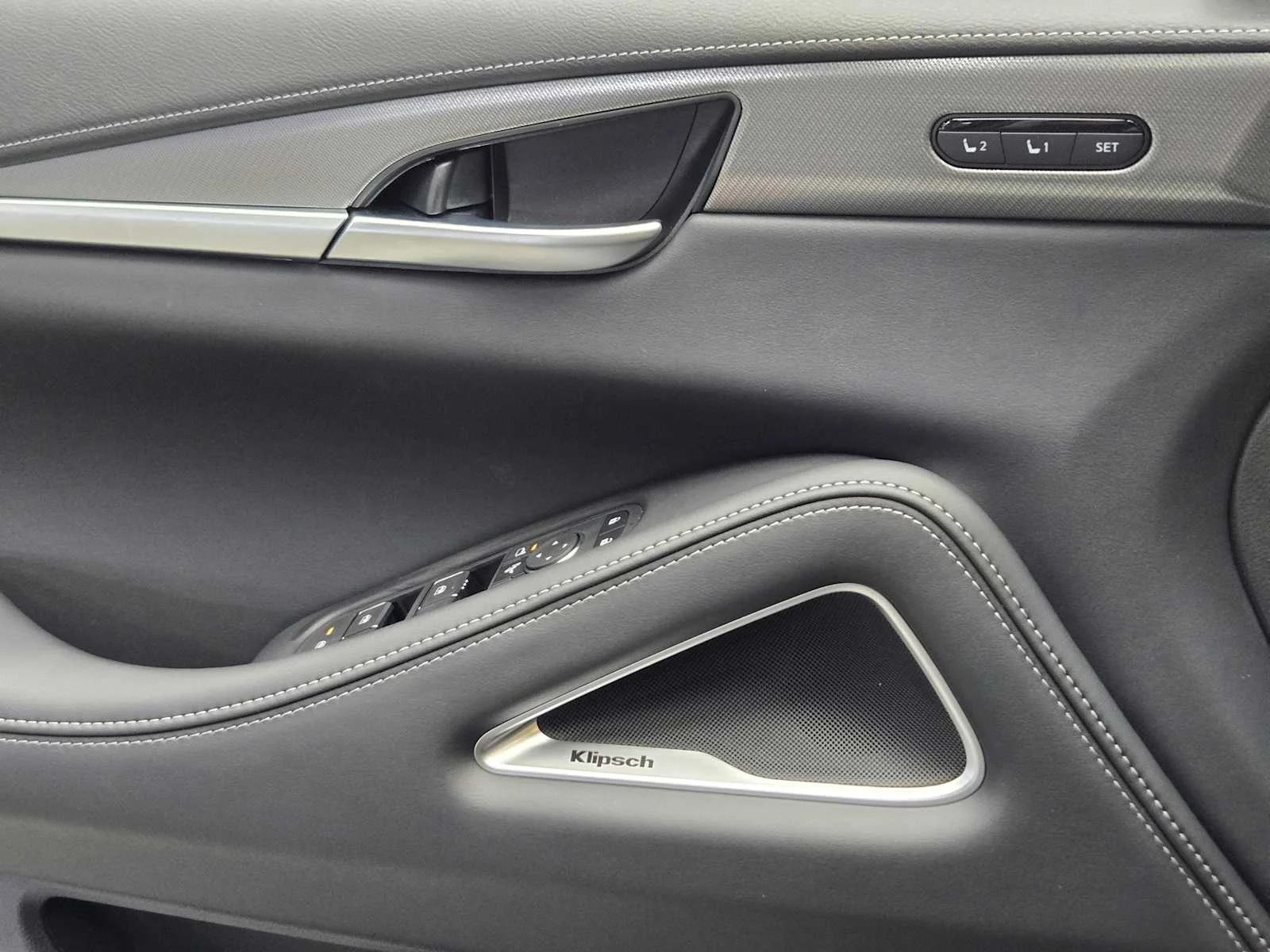 New 2026 GRAPHITE SHADOW INFINITI Luxe FWD image 16
