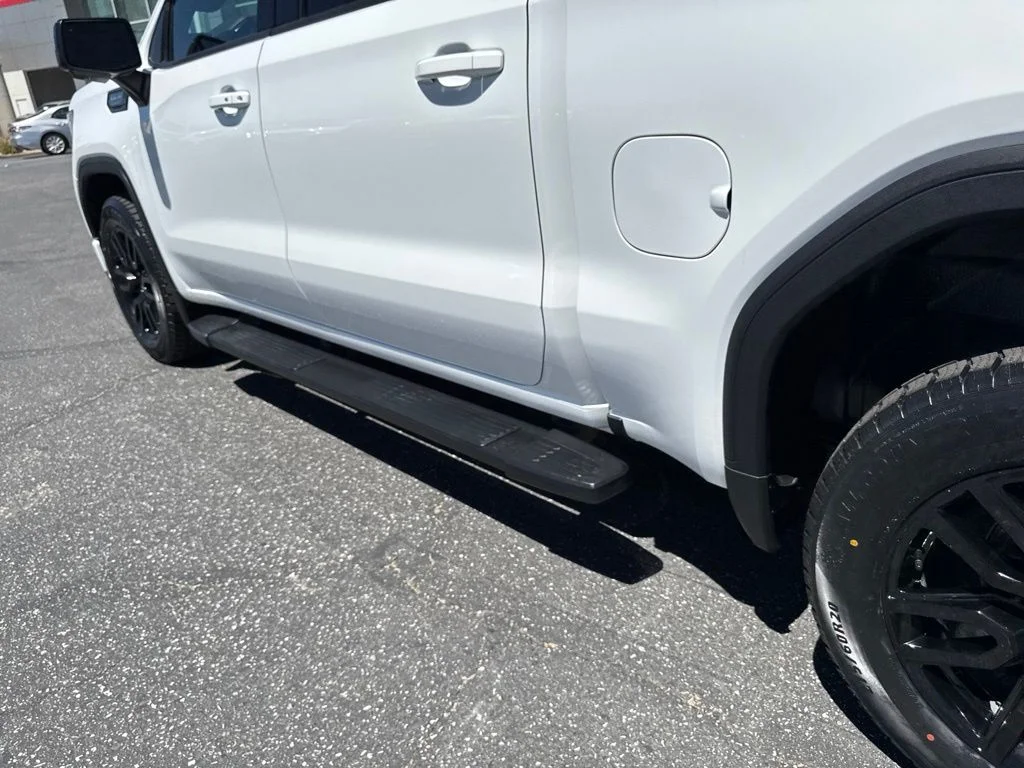 Used 2022 White GMC Elevation image 9