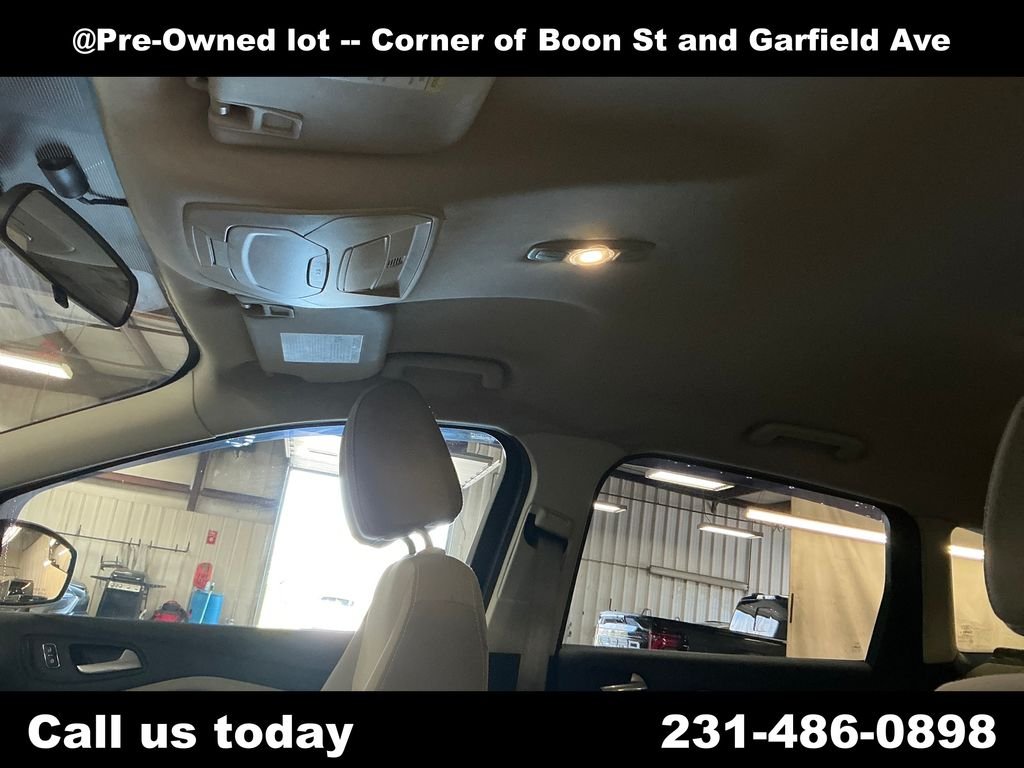 Used 2013 Black Ford SE image 13