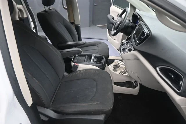 Used 2018 White Chrysler Touring Plus image 14