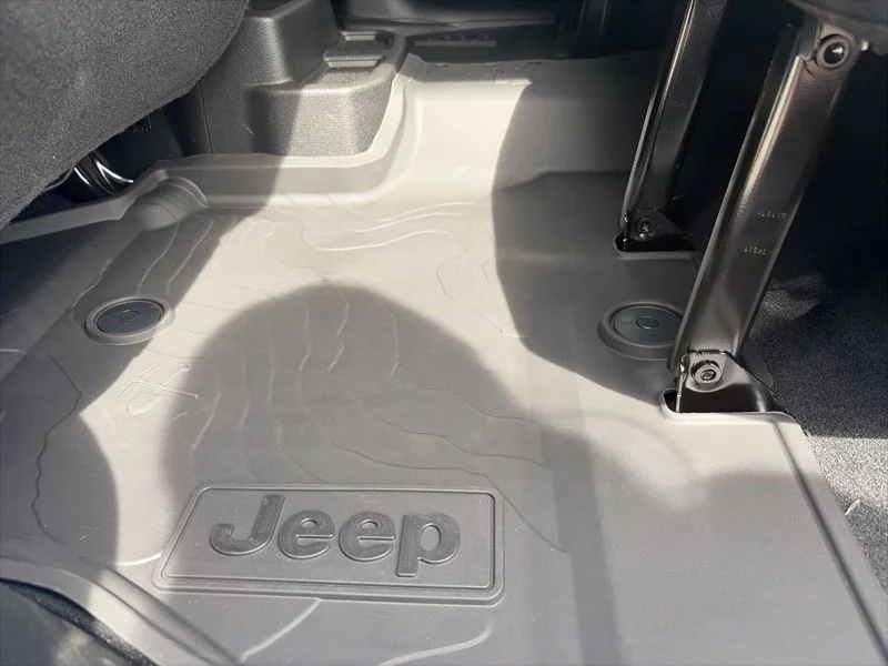New 2026 Hydro Blue Pearl-Coat Exterior Paint Jeep Sahara image 14