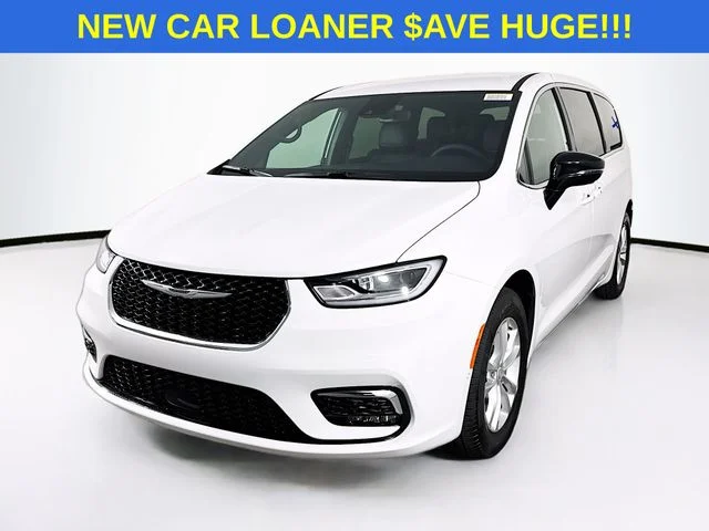 New 2026 Bright White Clear-Coat Exterior Paint Chrysler Select image 3