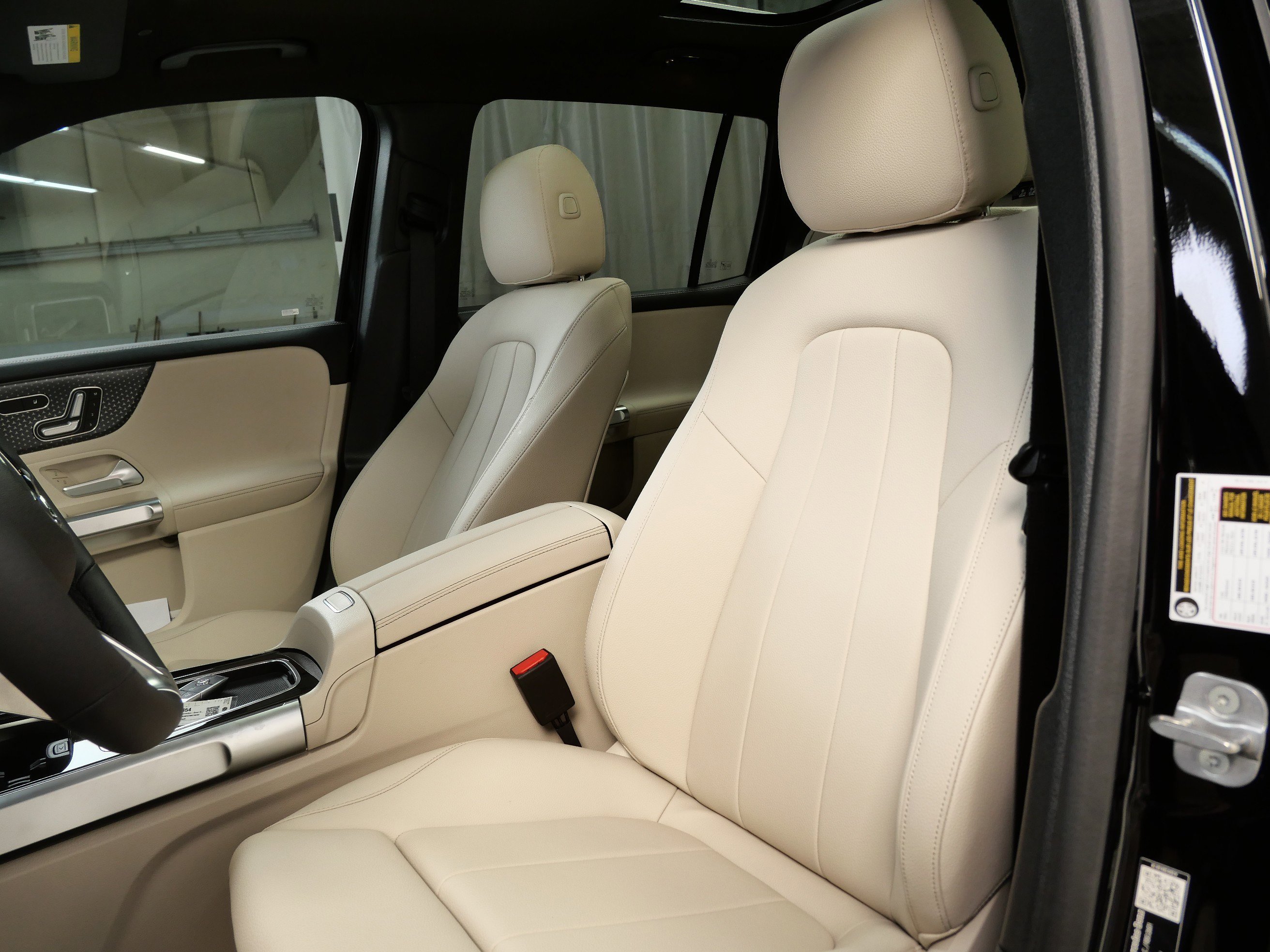 New 2026 Night Black Mercedes-Benz GLB 250 image 3