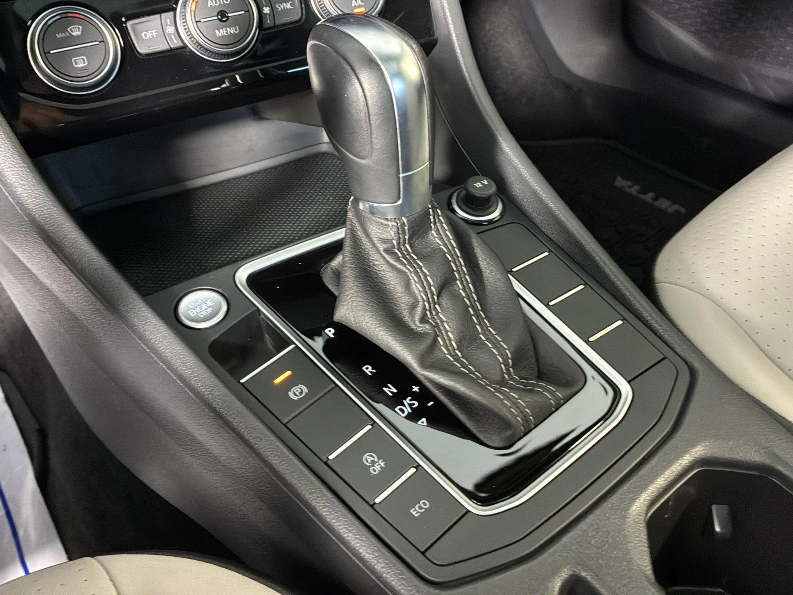 Used 2019 Platinum Gray Metallic Volkswagen R-Line image 24
