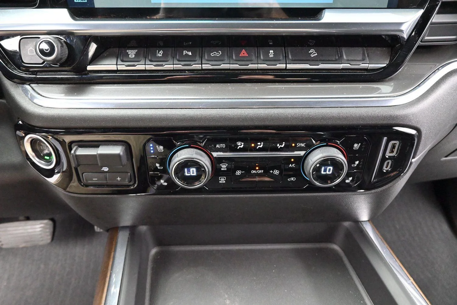 Used 2024 Black Chevrolet High Country image 25