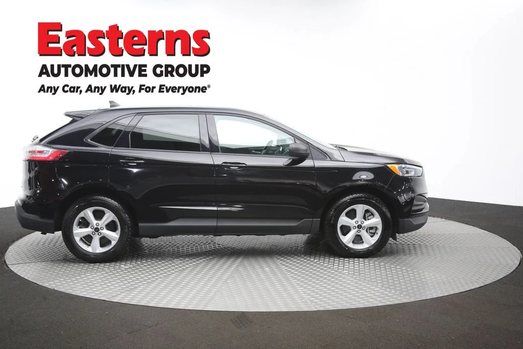 Used 2023 Black Ford SE image 43