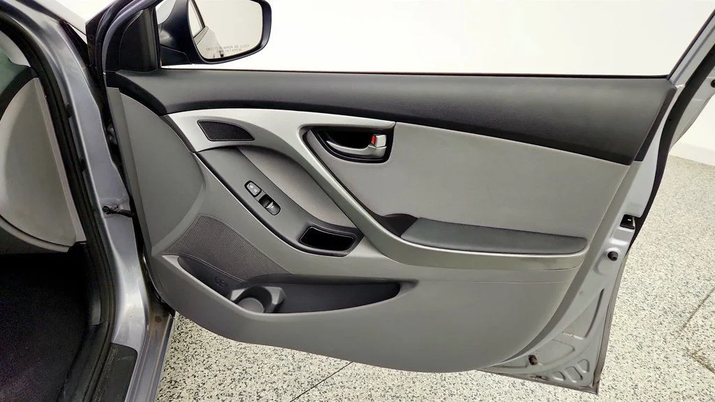 Used 2015 Titanium Gray Metallic Hyundai 4dr Sedan Automatic SE w/ Popular Equipment Pkg image 22
