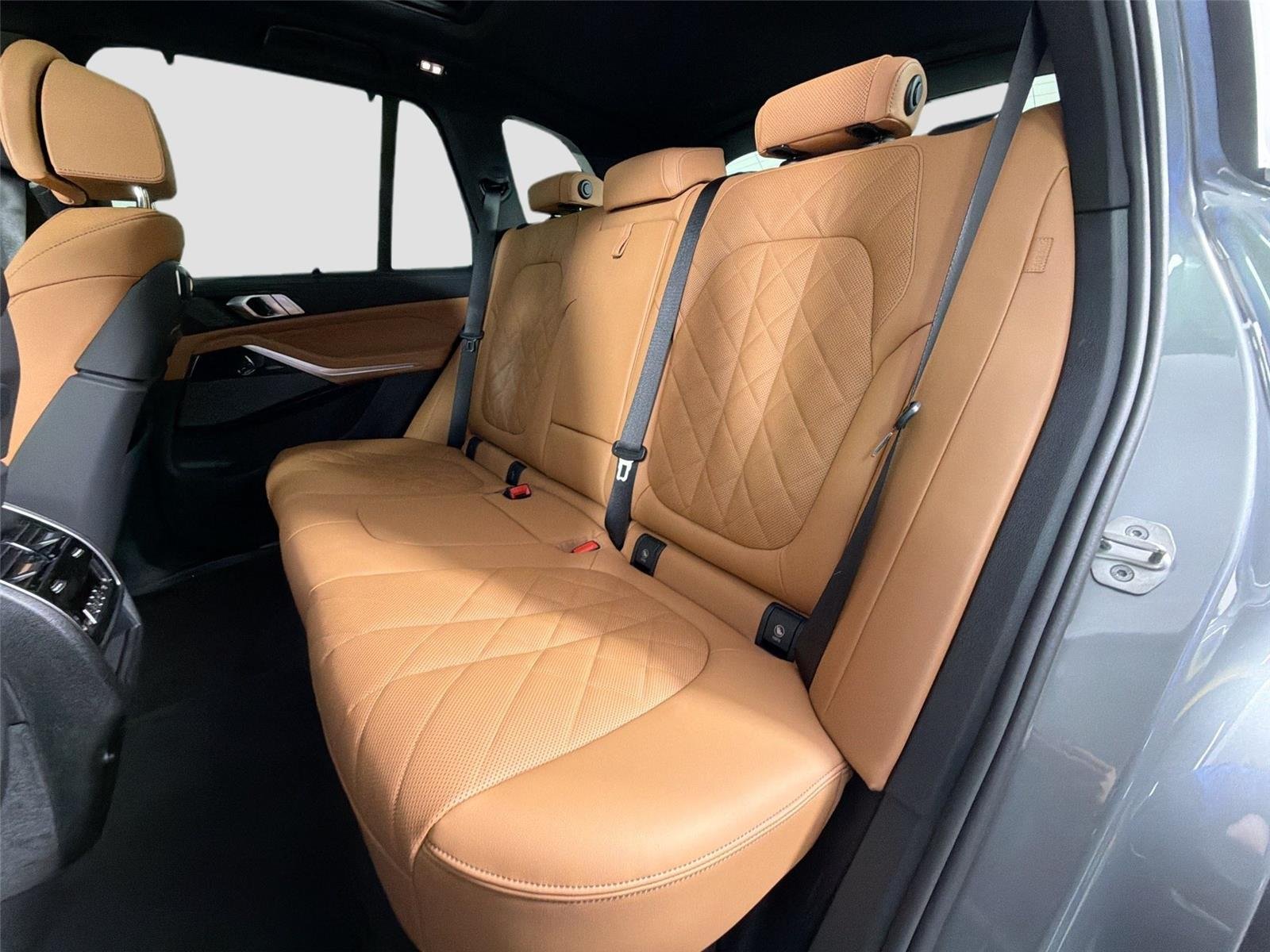 New 2026 Skyscraper Grey Metallic BMW xDrive50e image 49