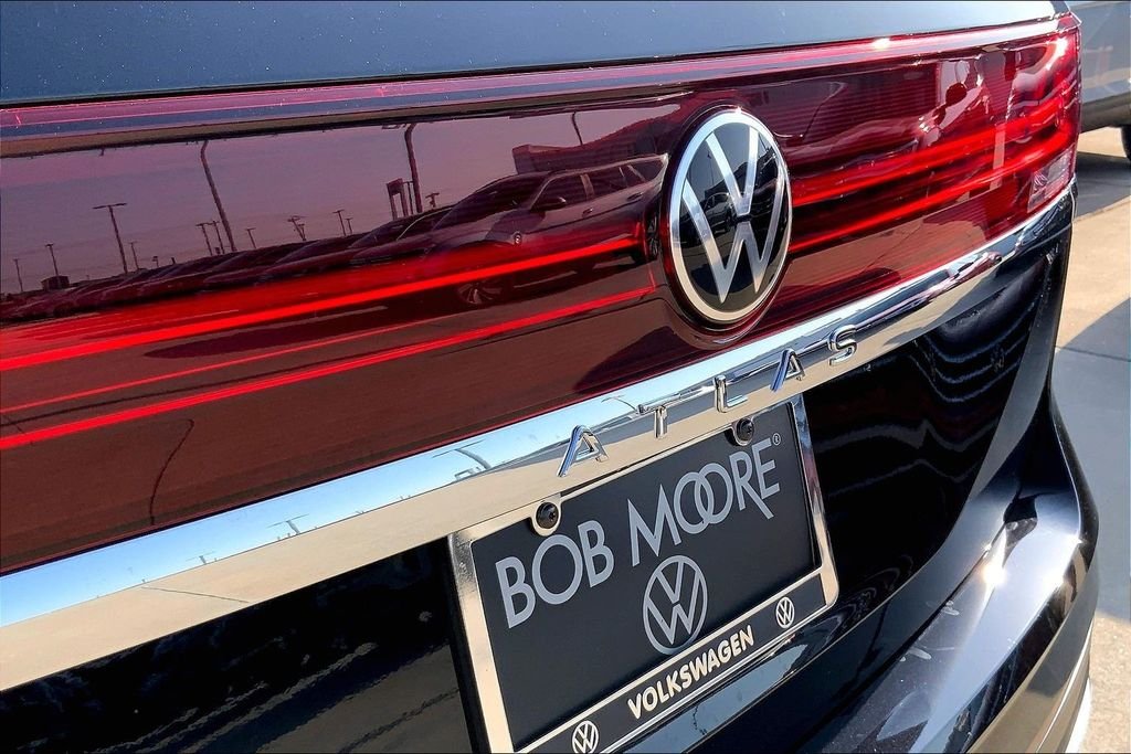 New 2026 Deep Black Pearl Volkswagen 2.0T SE w/Technology image 8