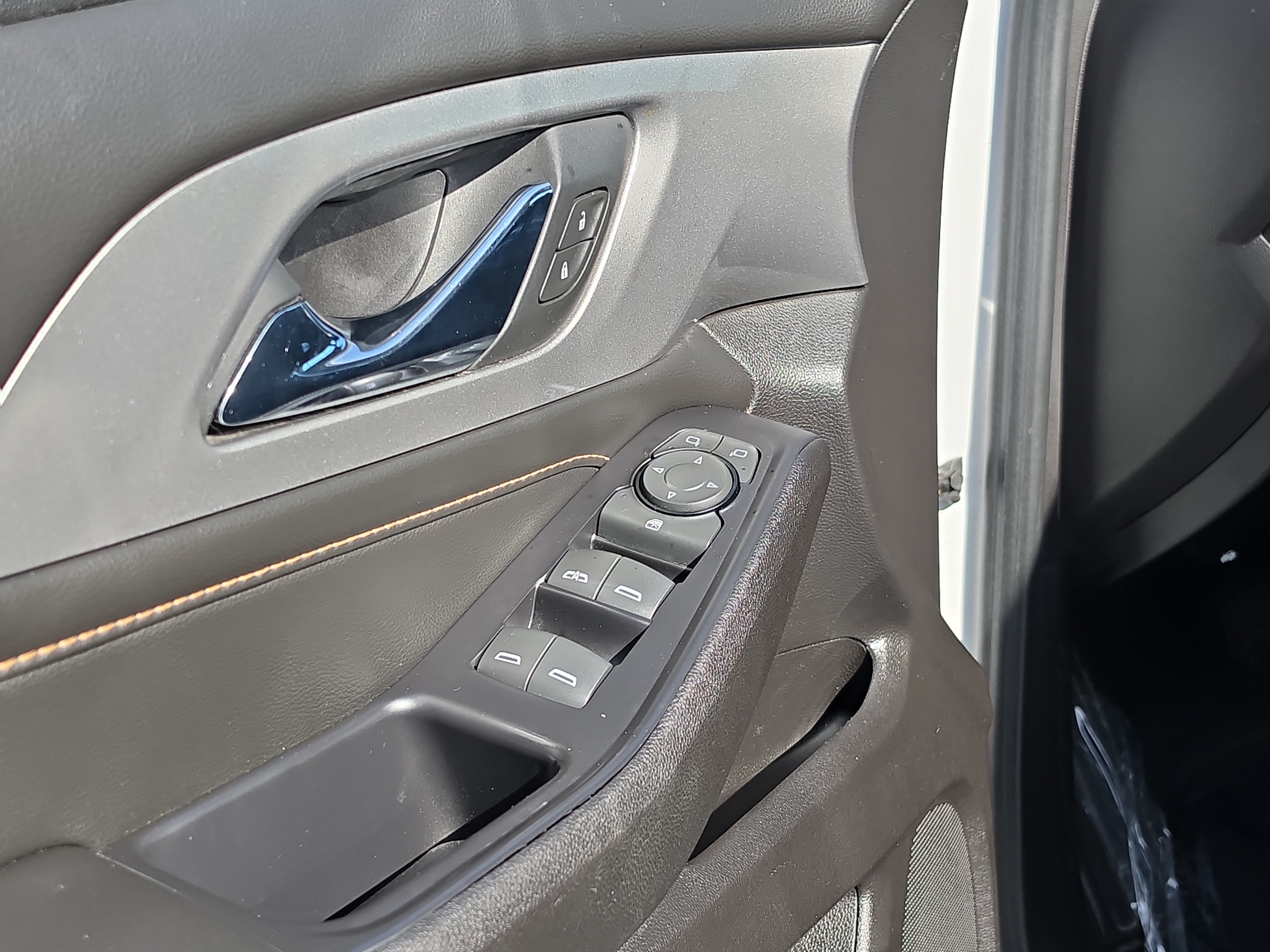 Certified Used 2018 IRIDESCENT PEARL TRICOAT Chevrolet LT Cloth image 22