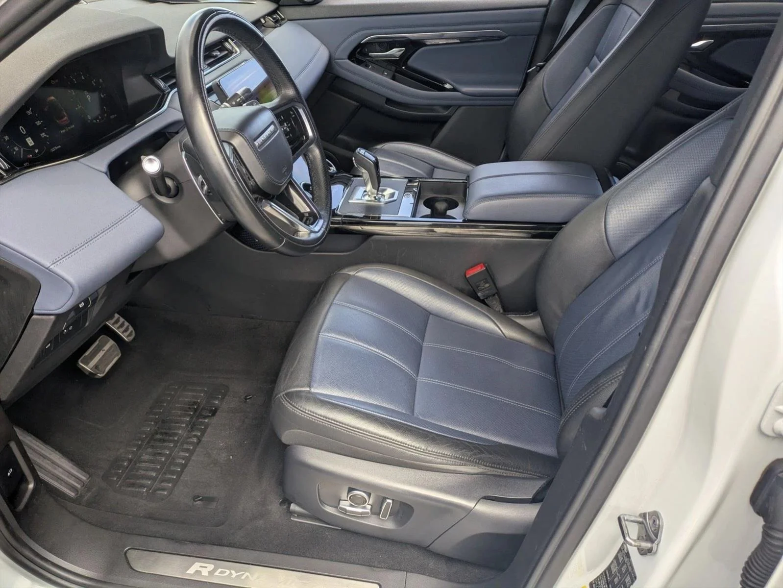 Used 2021 Yulong White Metallic Land Rover R-Dynamic S image 14