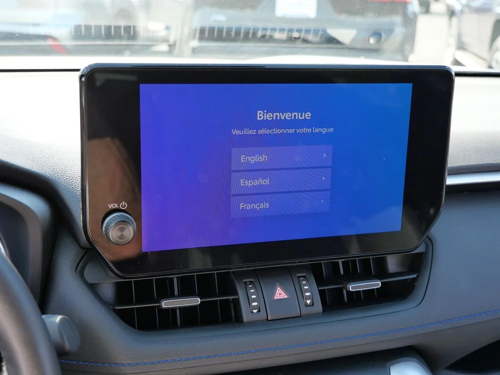 2025 Toyota RAV4 XSE - Photo 17