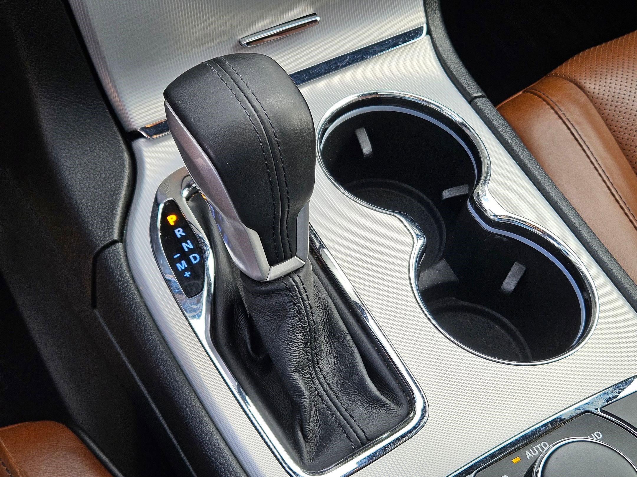 Used 2018 Ivory 3-Coat Jeep Summit image 27