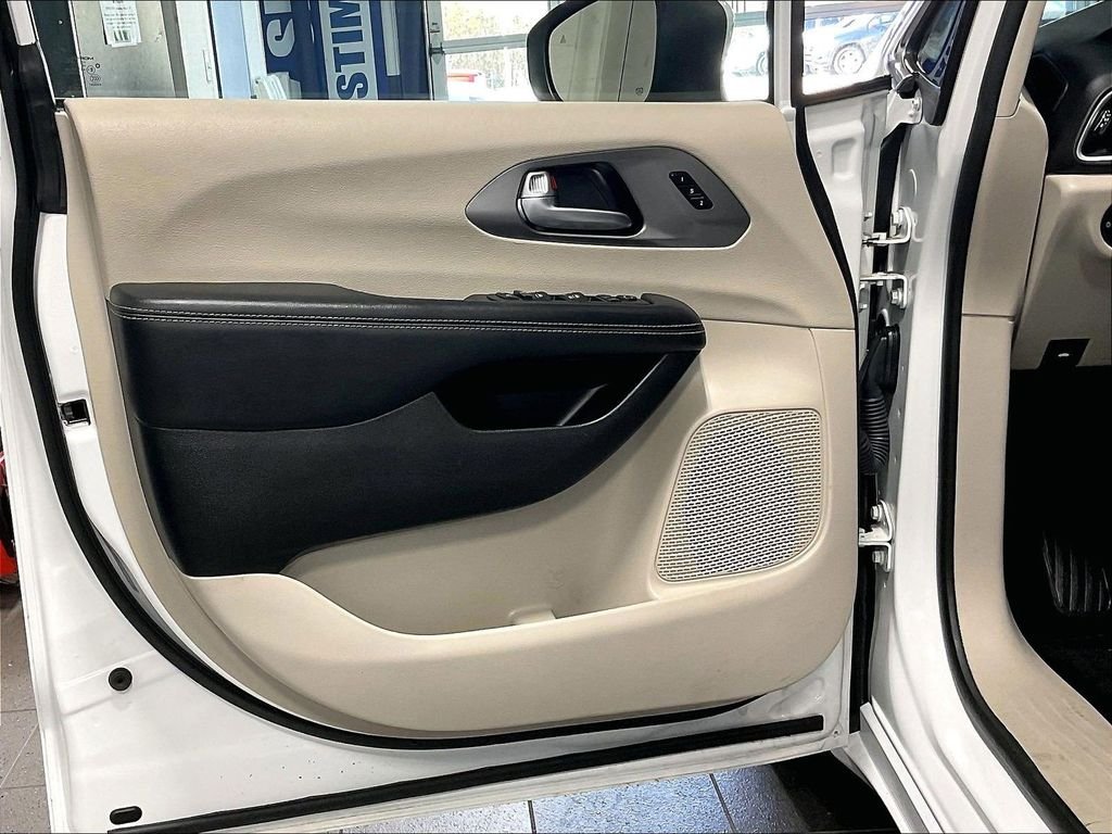 Used 2023 White Chrysler Touring L image 9