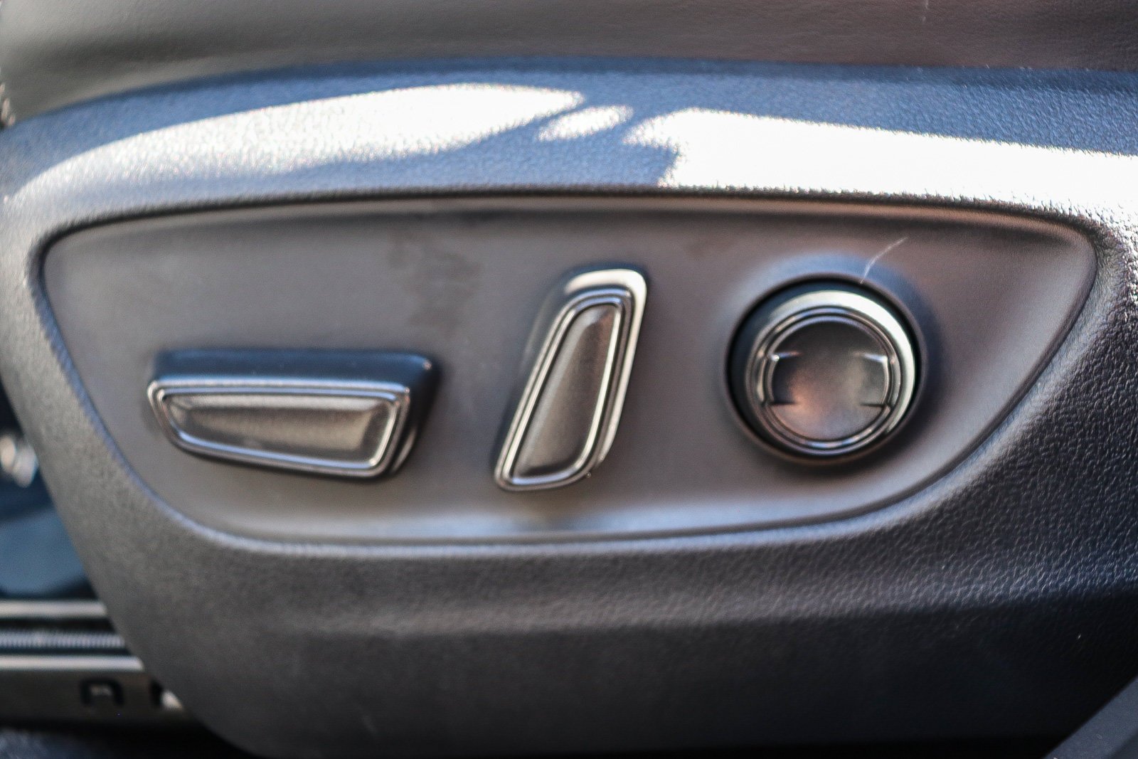 Certified Used 2020 Silver Toyota Limited image 21