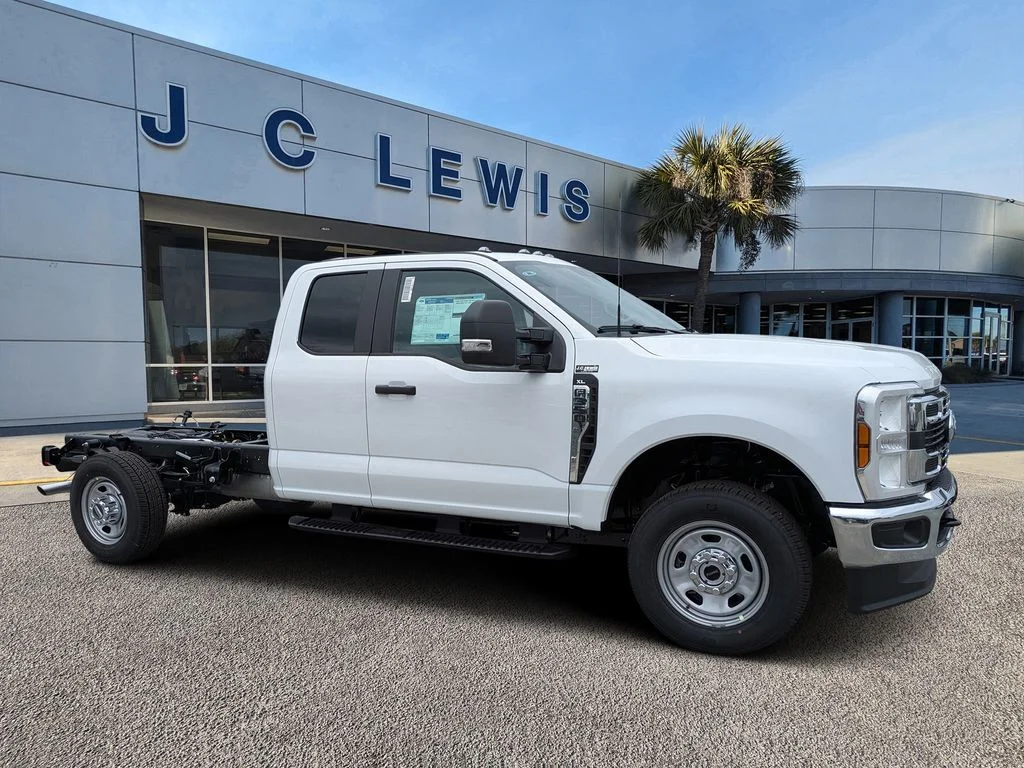 New 2026 Oxford White Ford XL image 1