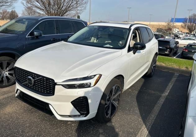 2024 Volvo XC60 B5 Ultimate Dark Theme AWD's photo