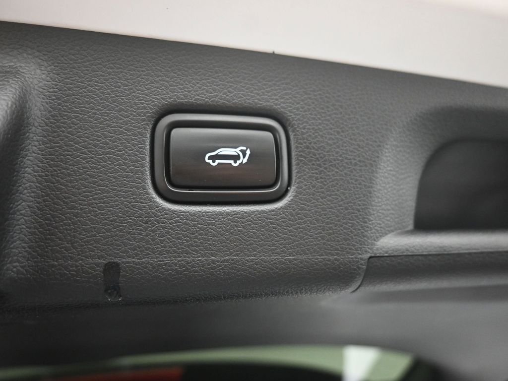 Used 2022 White Hyundai SEL image 14