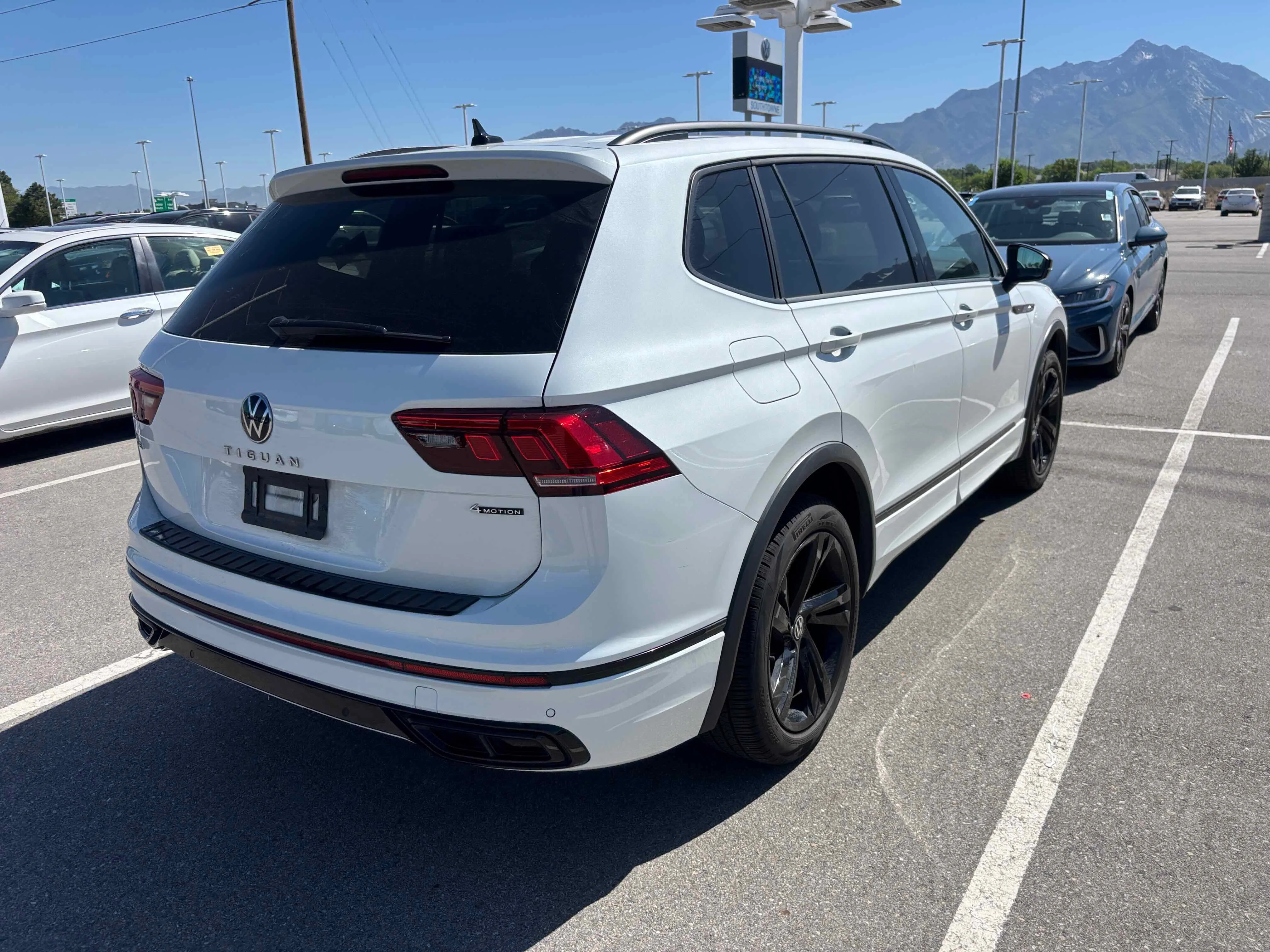Used 2024 Opal White Volkswagen SE R-Line Black image 4