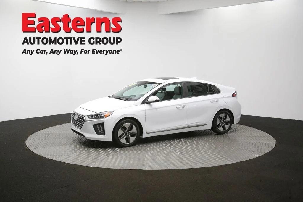 Used 2022 White Hyundai Limited image 58