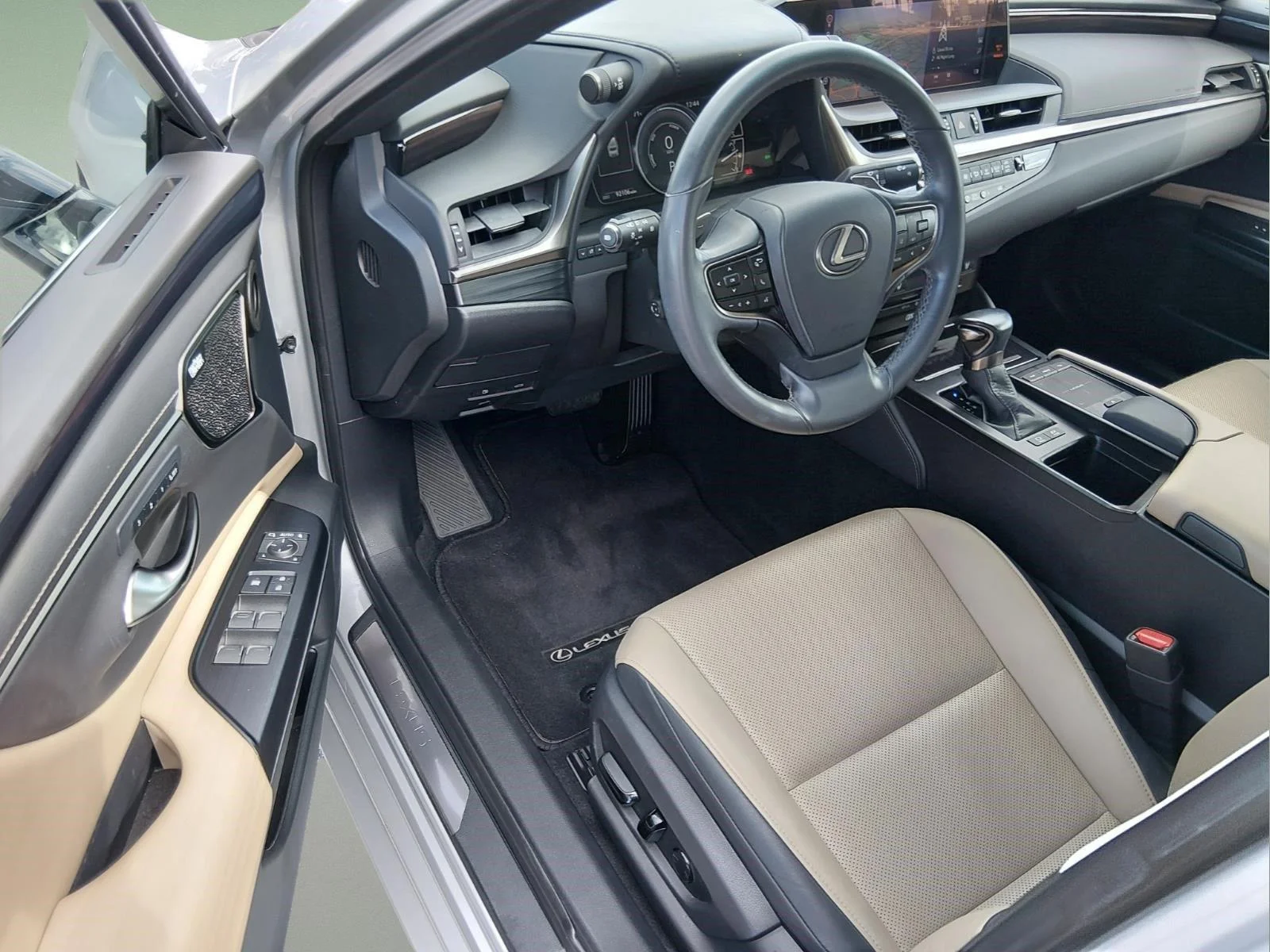 Used 2021 Silver Lining Metallic Lexus ES 300h image 15