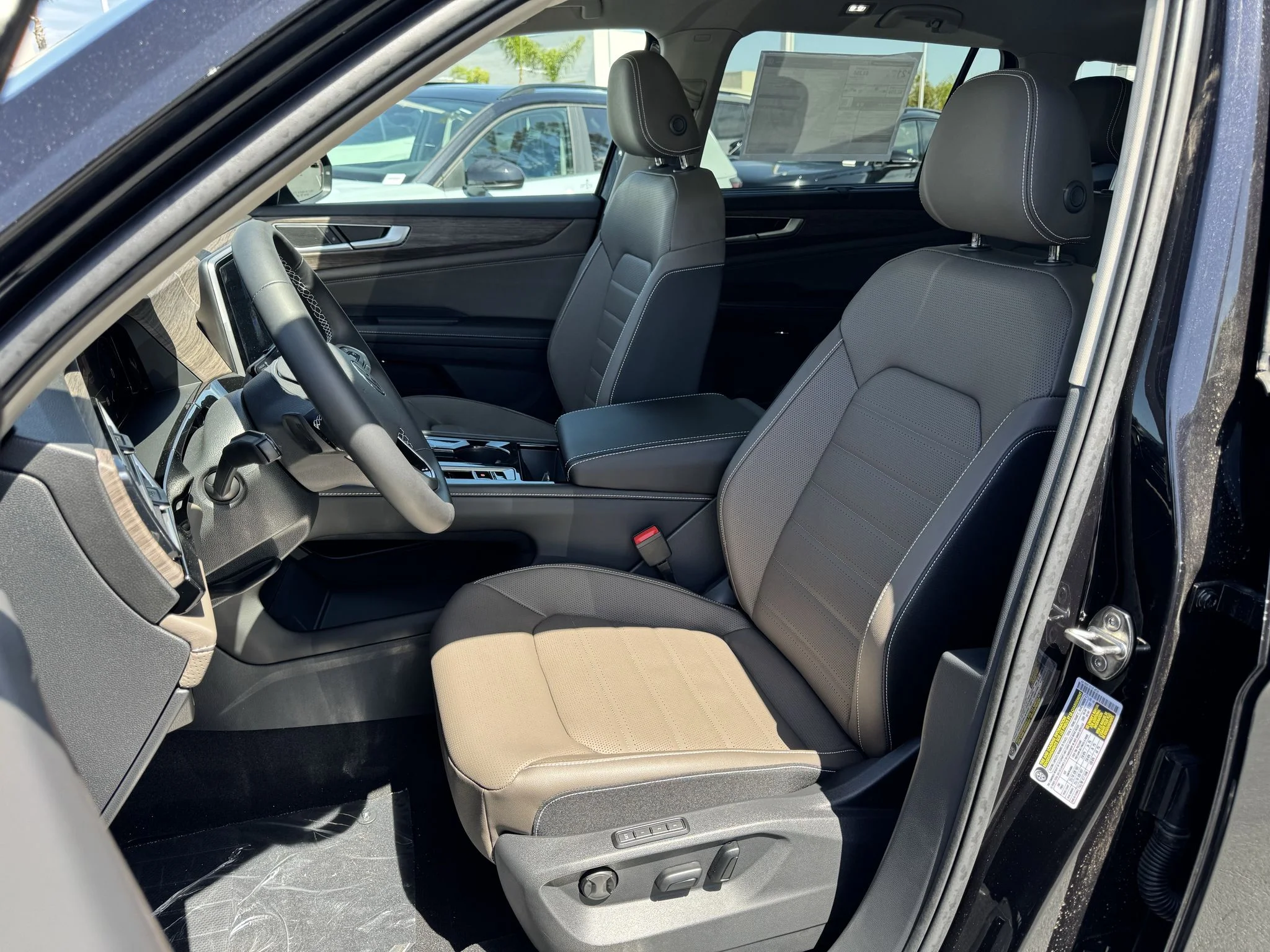 New 2026 Deep Black Pearl Volkswagen 2.0T SEL image 13