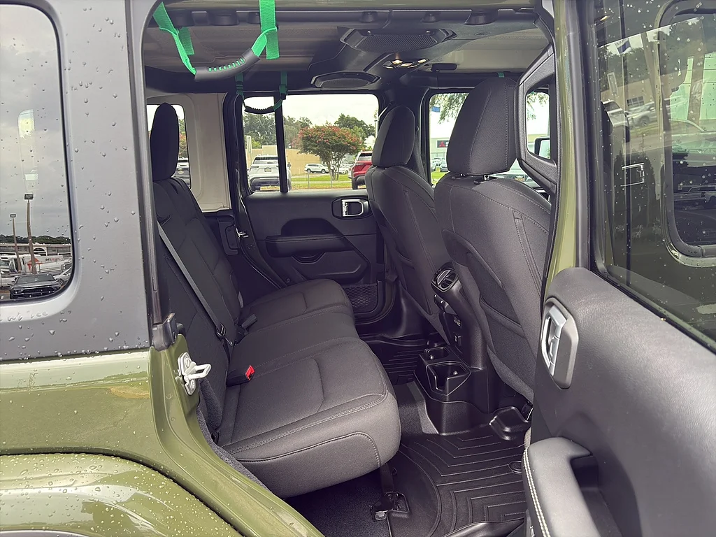 Used 2020 GREEN Jeep  image 16