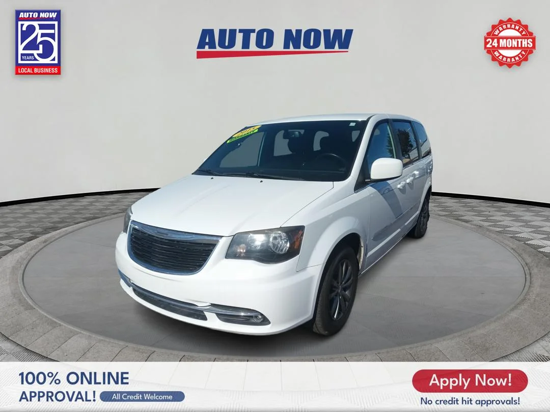 2015 Chrysler Town & Country S's photo