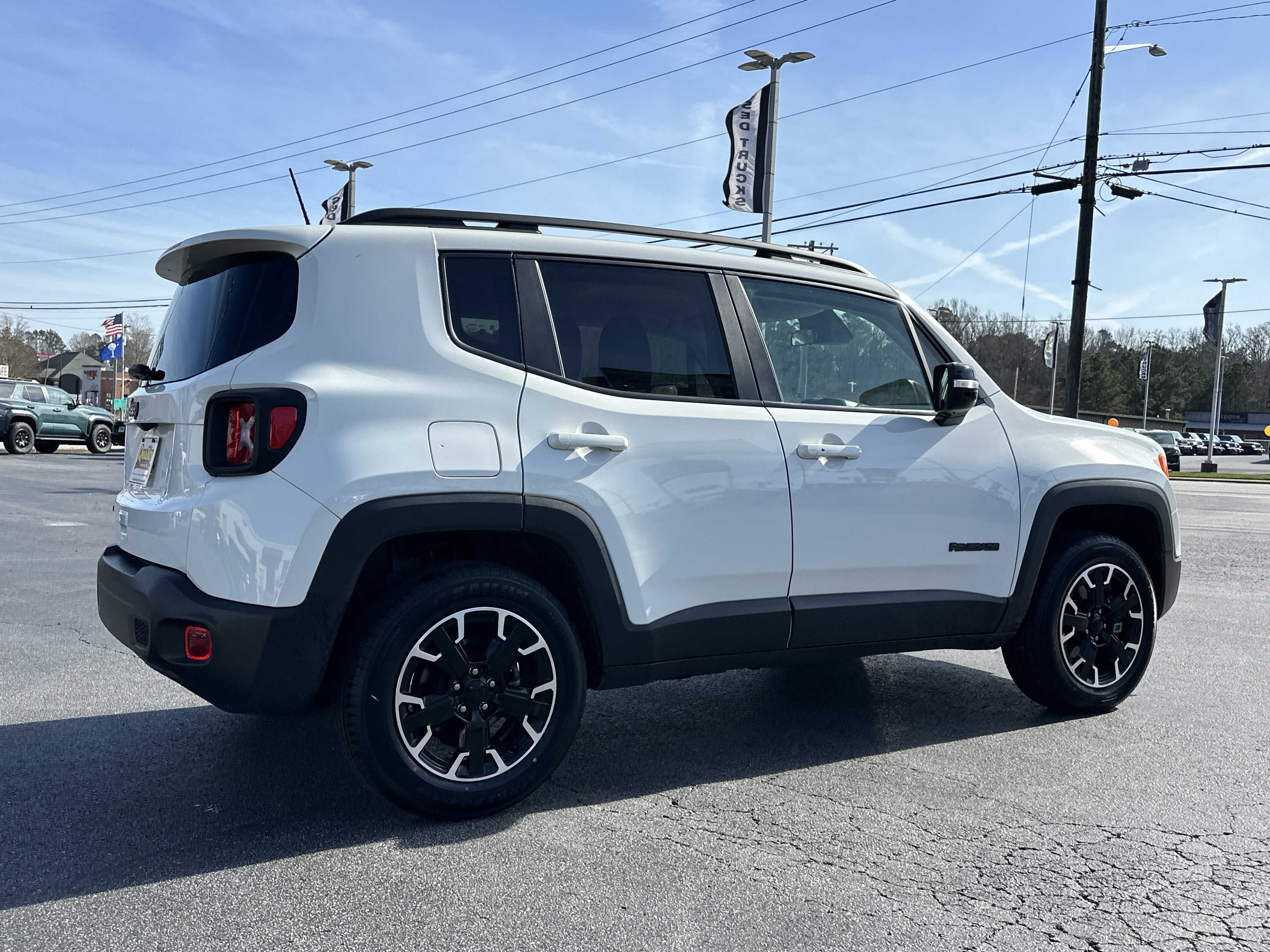 Used 2023 Alpine White Clearcoat Jeep Upland image 8