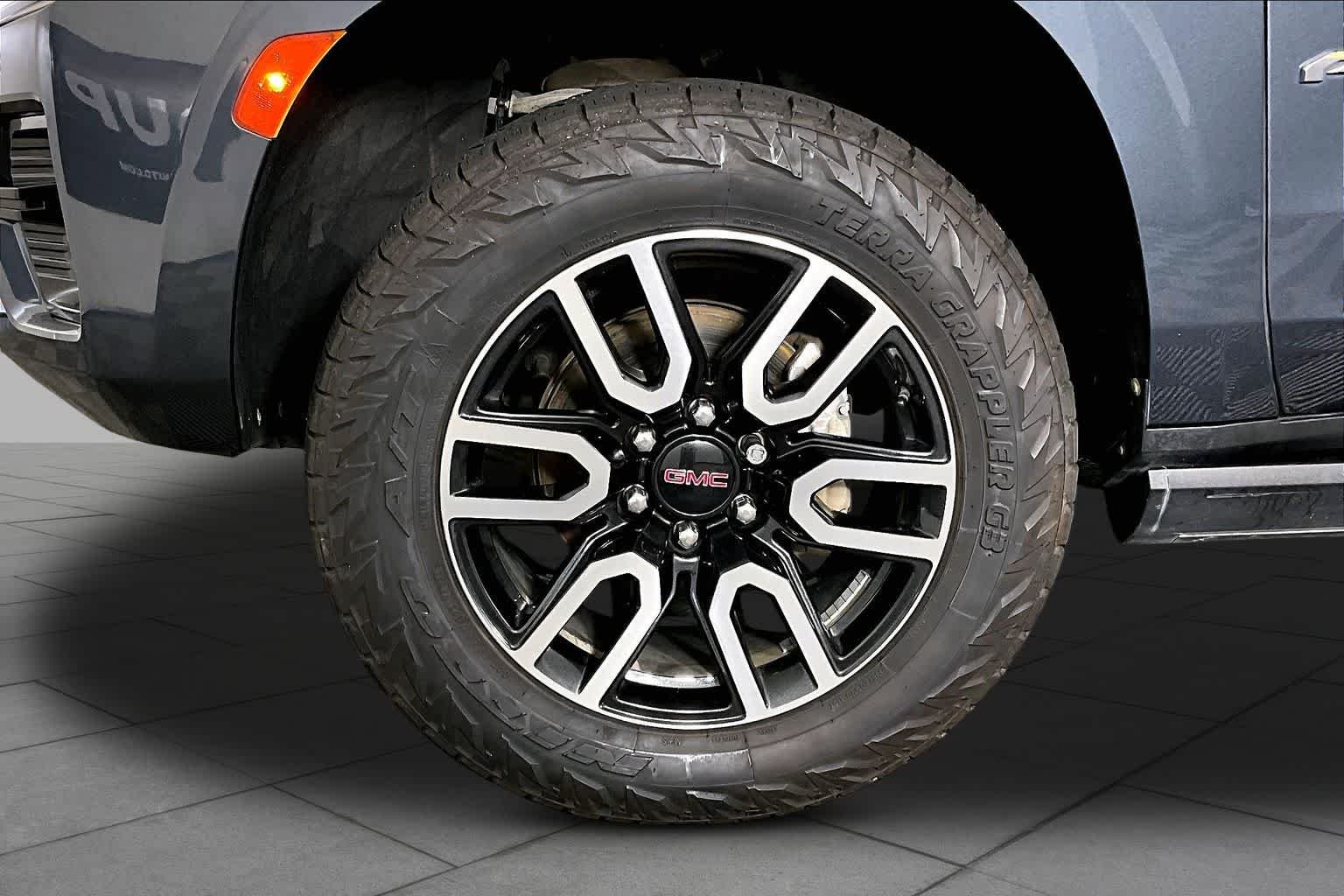 Used 2021 Dark Sky Metallic GMC AT4 image 20