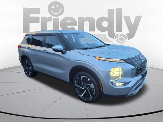 Used 2024  Mitsubishi SE image 3