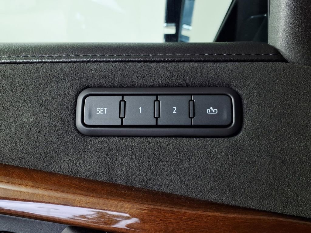 Used 2020 BLACK RAVEN Cadillac Premium Luxury image 18
