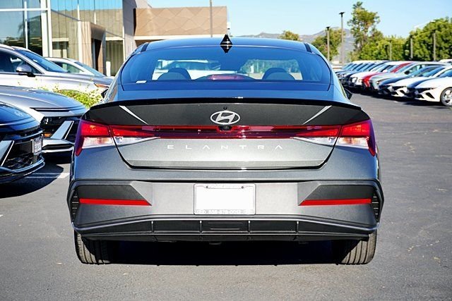 Used 2026 Gray Hyundai SEL Sport image 8