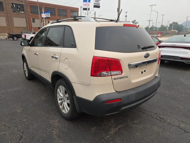 Used 2011 White Kia LX image 5