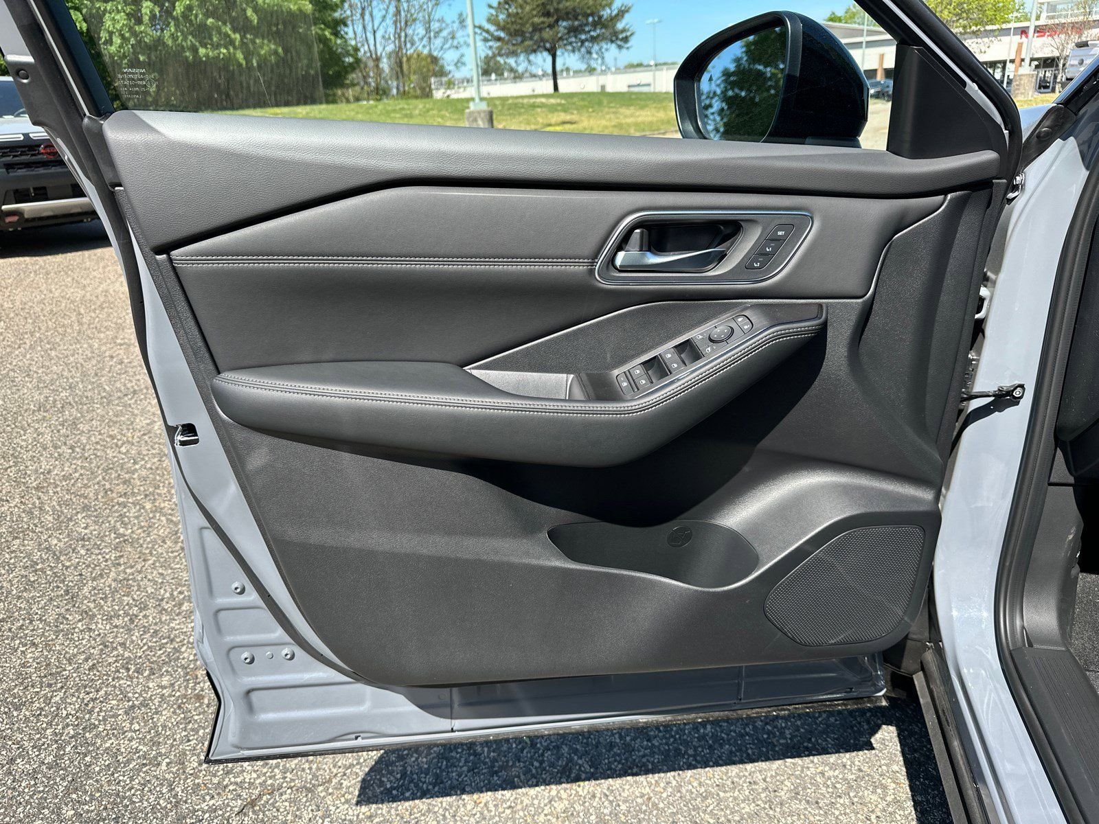 New 2026 Gray Nissan Platinum image 7