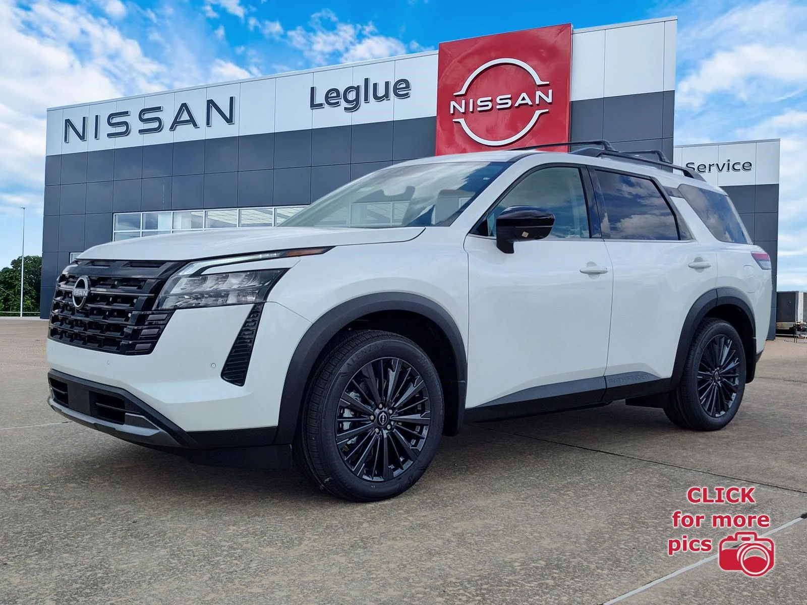 2026 Nissan Pathfinder SL